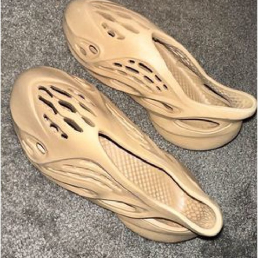 yeezy foam runners - Picture 2 of 3